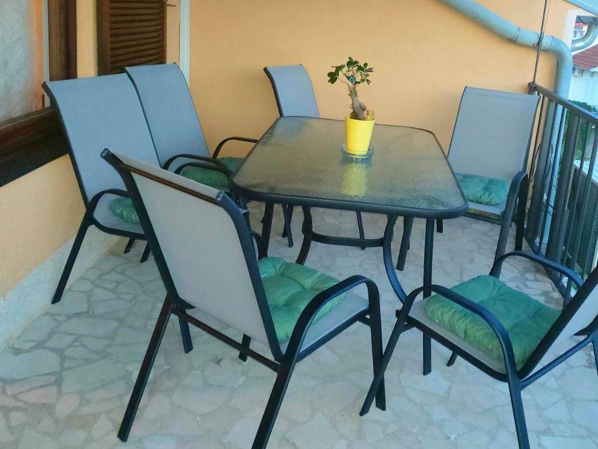 Apartman Arija-Pino Vodice Exteriör bild